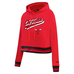 Chicago Bulls Pro Standard Women's Script Tail Cropped Pullover Hoodie Red - NBA