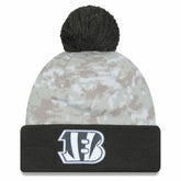 Cincinnati Bengals New Era Youth 2024 Salute To Service Cuffed Pom Knit Hat White/Graphite | NFL
