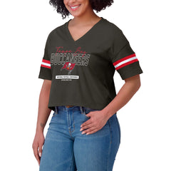 Tampa Bay Buccaneers WEAR by Erin Andrews Women's Color Block Boxy Modest Crop V-Neck T-Shirt Orange | NFL