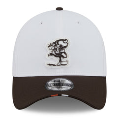 Cleveland Browns New Era 2025 NFL Training Camp Throwback Logo 39THIRTY Flex Hat White/Brown | NFL