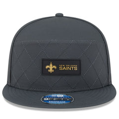 New Orleans Saints New Era 2025 Sideline Cold Weather Split Panel 9FIFTY Snapback Hat Charcoal | NFL