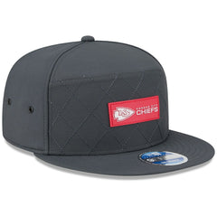 Kansas City Chiefs New Era 2025 Sideline Cold Weather Split Panel 9FIFTY Snapback Hat Charcoal | NFL