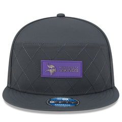 Minnesota Vikings New Era 2025 Sideline Cold Weather Split Panel 9FIFTY Snapback Hat Charcoal | NFL
