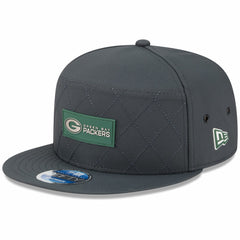 Green Bay Packers New Era 2025 Sideline Cold Weather Split Panel 9FIFTY Snapback Hat Charcoal | NFL