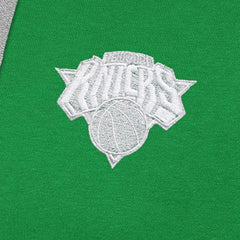 New York Knicks Antigua St. Patrick's Day Victory Raglan Pullover Hoodie Kelly Green - NBA