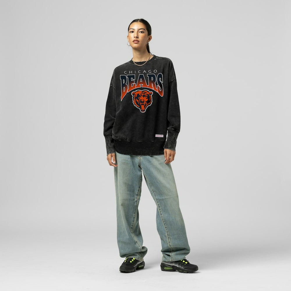Chicago Bears Women's Delineate Mineral Wash Crewneck Sweatshirt Black | Mitchell & Ness