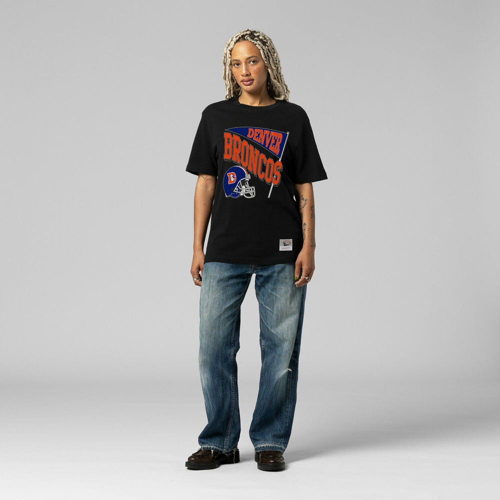 Denver Broncos Women's Team Dynamic Boyfriend T-Shirt Black | Mitchell & Ness