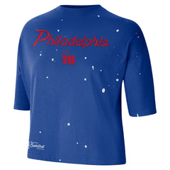 Philadelphia 76ers Women's Courtside Splatter Cropped T-Shirt Royal - NBA