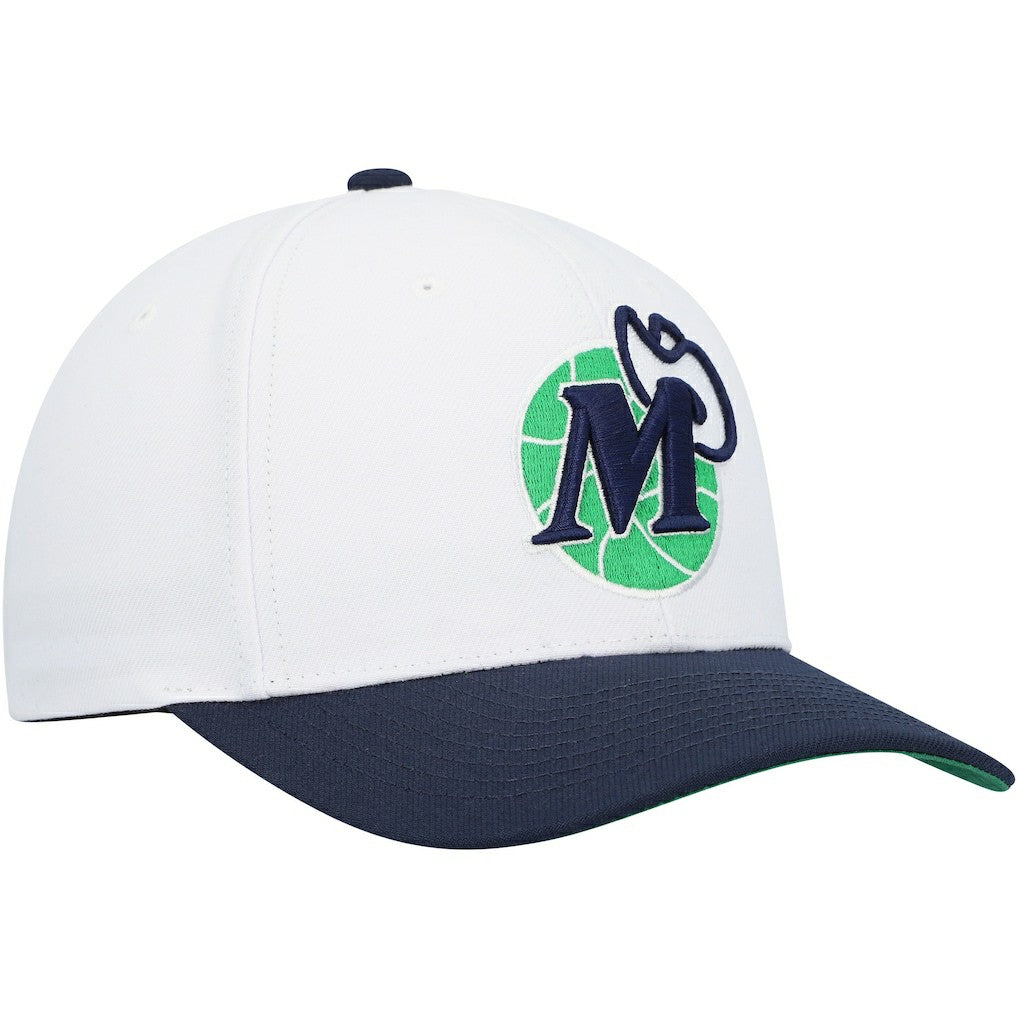 Dallas Mavericks Hardwood Classics Core 2-Tone 2.0 Pro Snapback Hat White/Navy - NBA
