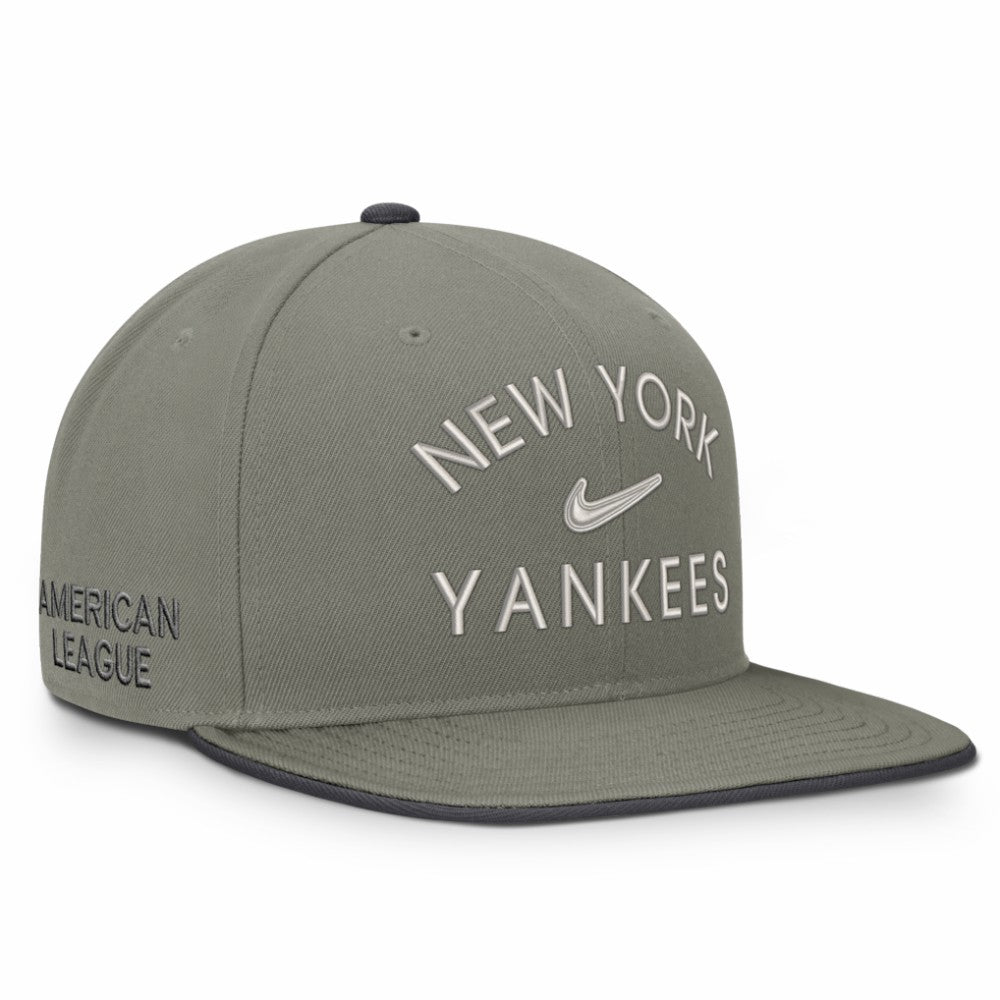 New York Yankees Nike Pro Dri-FIT Snapback Hat - MLB