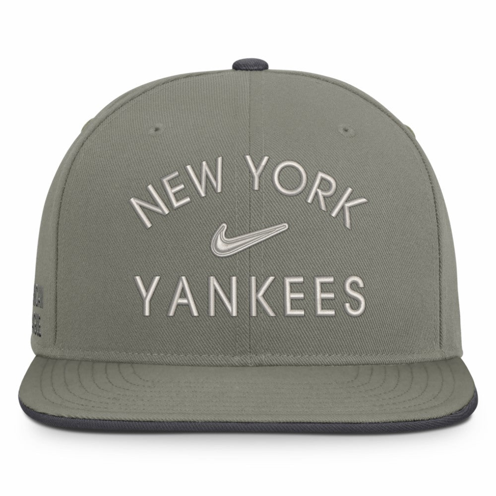 New York Yankees Nike Pro Dri-FIT Snapback Hat - MLB