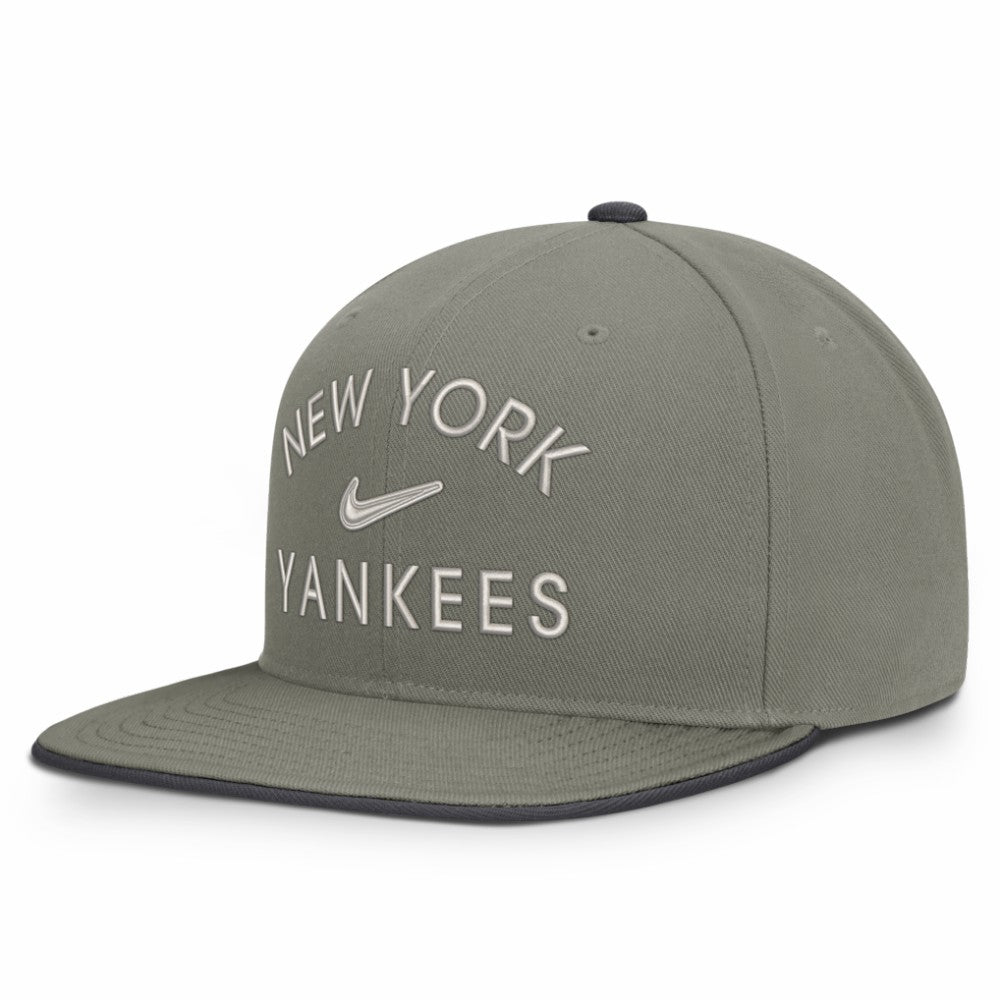 New York Yankees Nike Pro Dri-FIT Snapback Hat - MLB