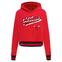 Chicago Bulls Pro Standard Women's Script Tail Cropped Pullover Hoodie Red - NBA