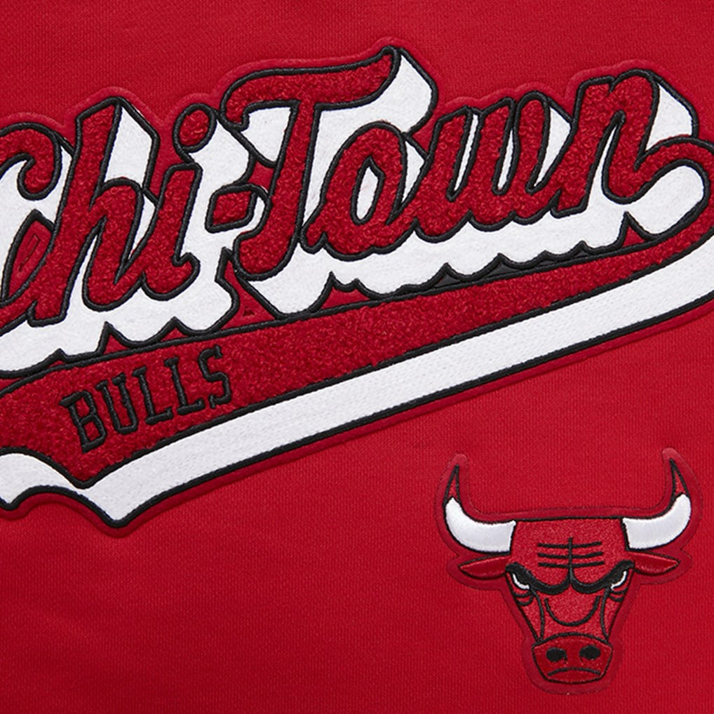 Chicago Bulls Pro Standard Women's Script Tail Cropped Pullover Hoodie Red - NBA