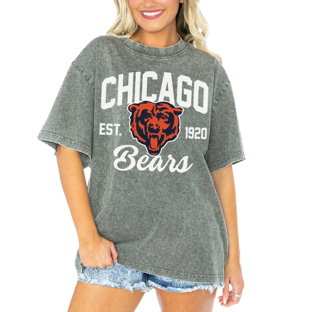 Chicago Bears Gameday Couture Women's Tackle Titan Boyfriend Washed T-Shirt Gray | NFL
