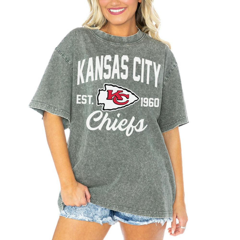 Kansas City Chiefs Gameday Couture Women's Tackle Titan Boyfriend Washed T-Shirt Gray | NFL