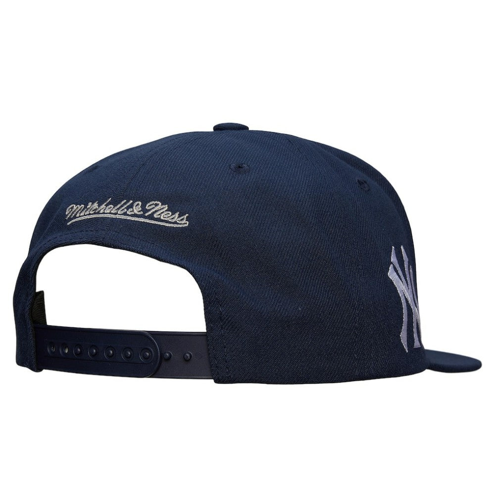New York Yankees Mitchell & Ness Team Tagged Snapback Hat - MLB