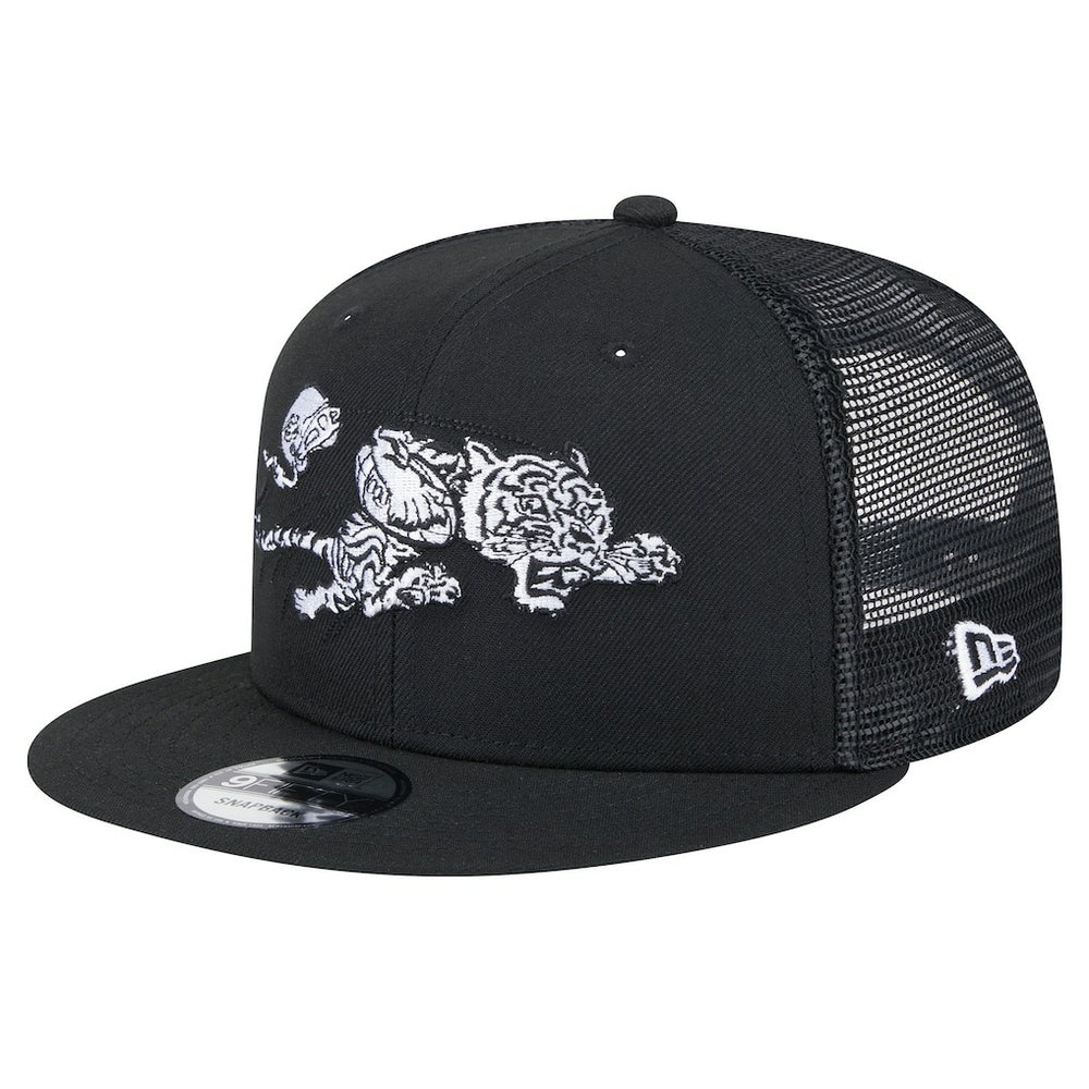 New Era Cincinnati Bengals Black Main Trucker 9FIFTY Snapback Hat | NFL