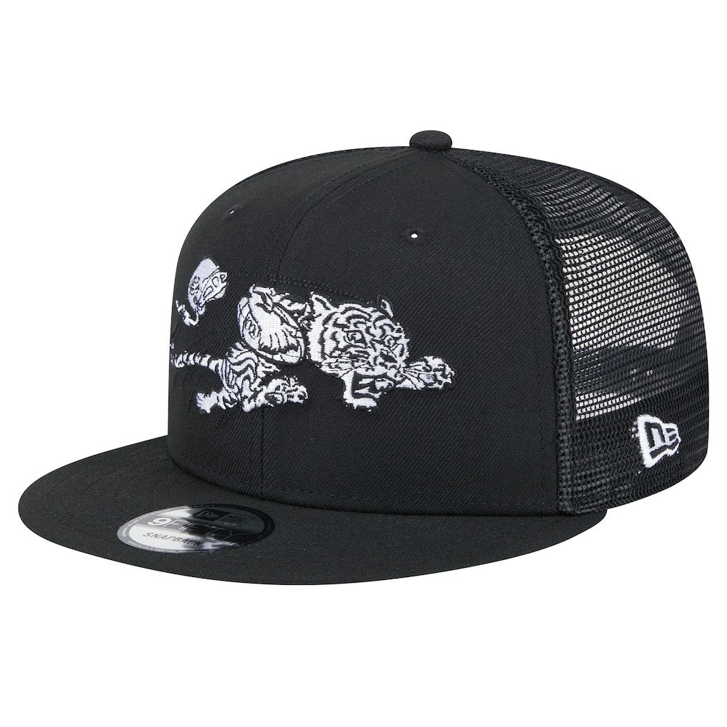 New Era Cincinnati Bengals Black Main Trucker 9FIFTY Snapback Hat | NFL