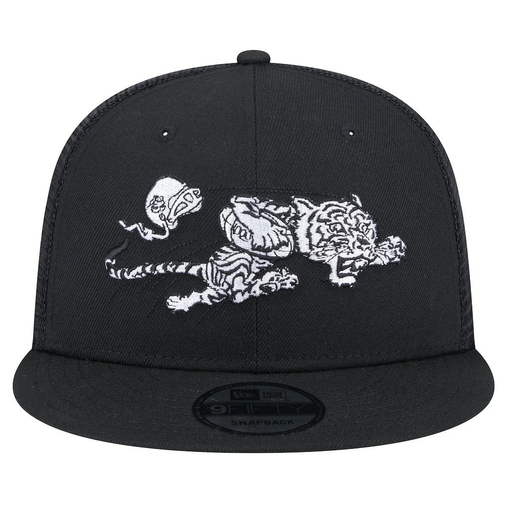 New Era Cincinnati Bengals Black Main Trucker 9FIFTY Snapback Hat | NFL