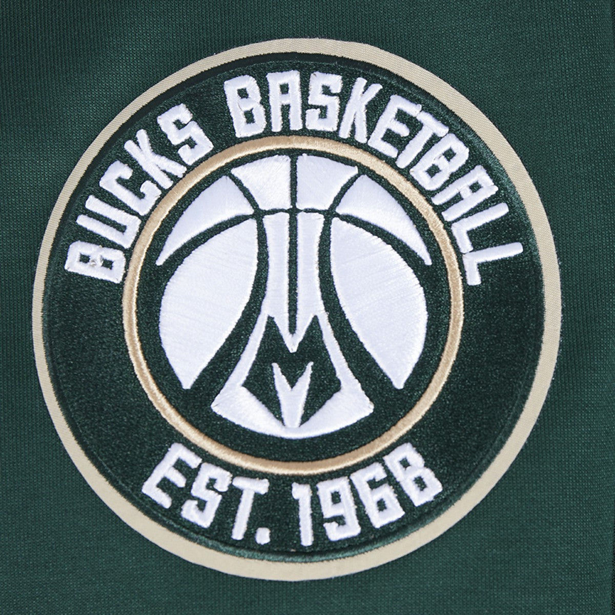 Milwaukee Bucks Pro Standard Split Logo Pullover Hoodie Hunter Green - NBA