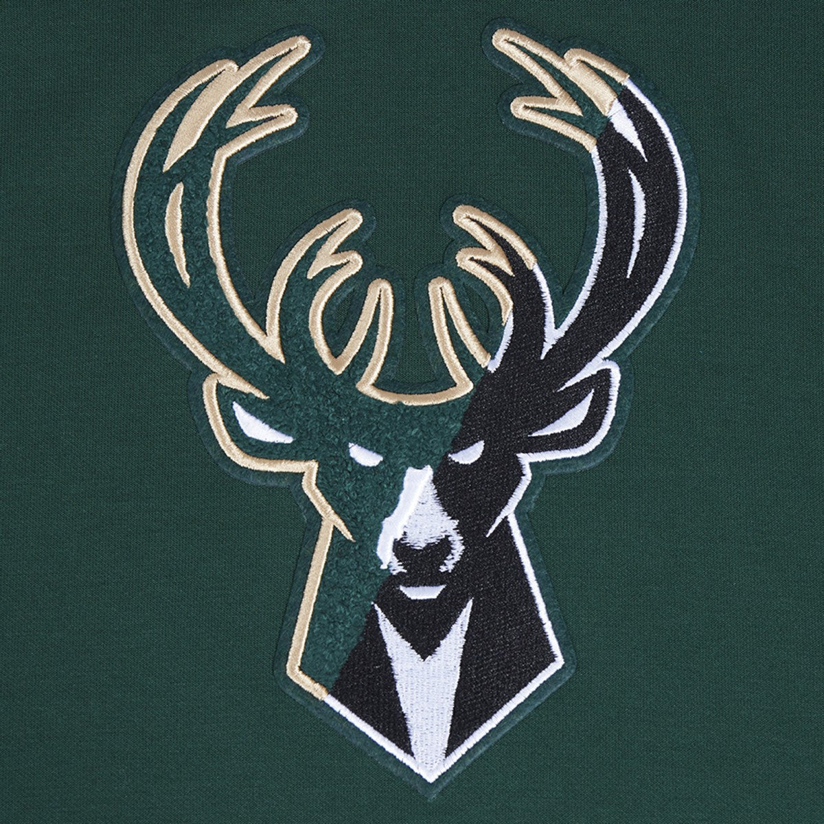 Milwaukee Bucks Pro Standard Split Logo Pullover Hoodie Hunter Green - NBA