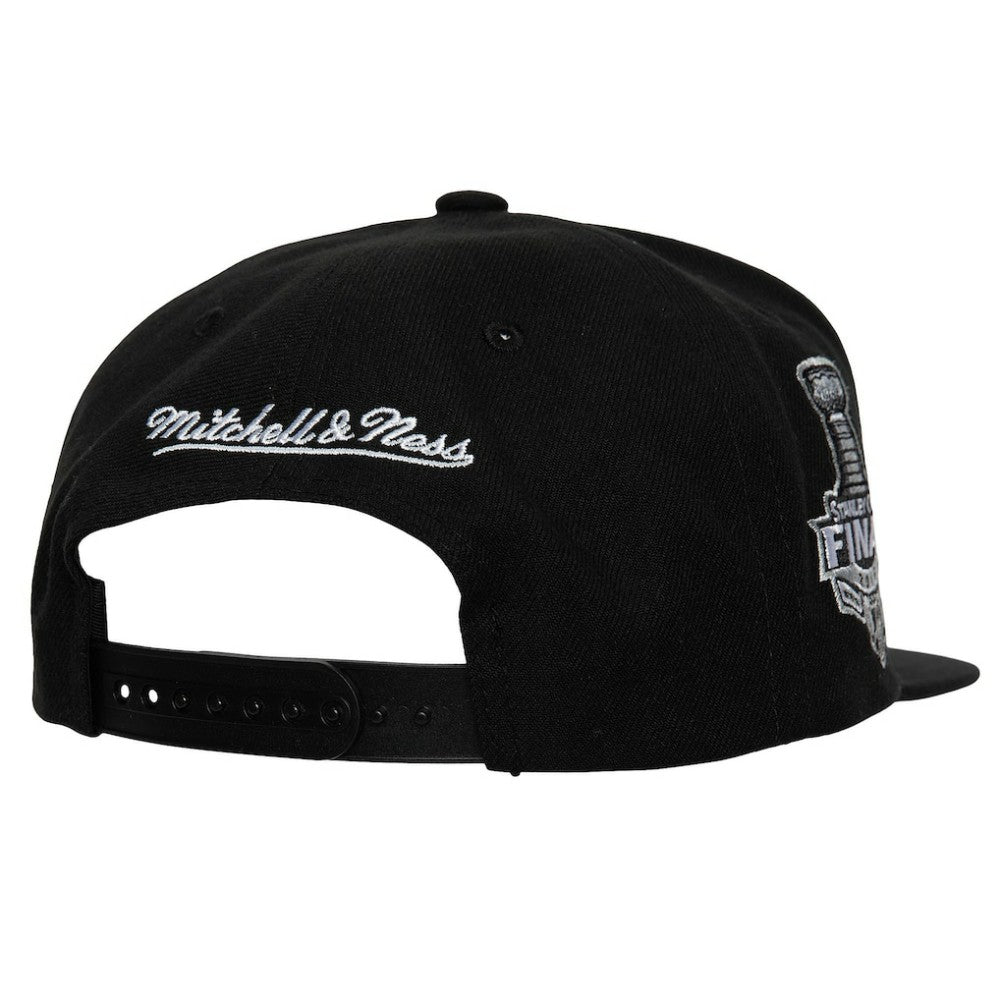 Chicago Blackhawks Mitchell & Ness Core Top Spot Snapback Hat - Black - NHL