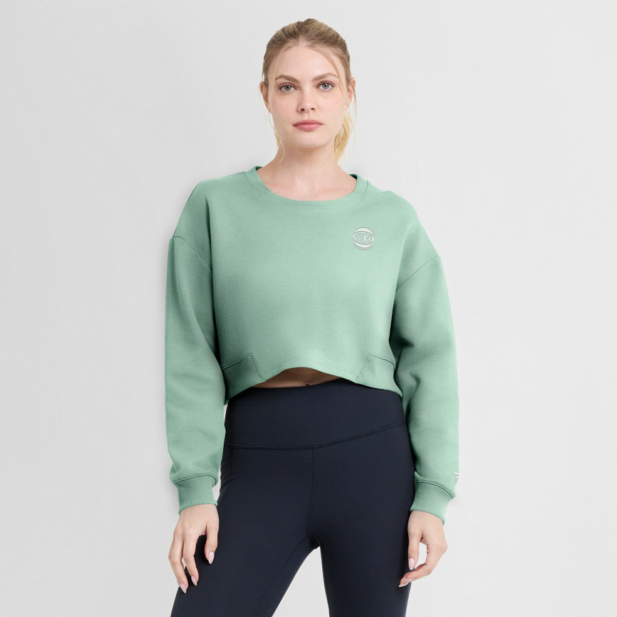 New York Knicks Women's Studio Tri-Blend Cropped Pullover Sweatshirt Mint - NBA