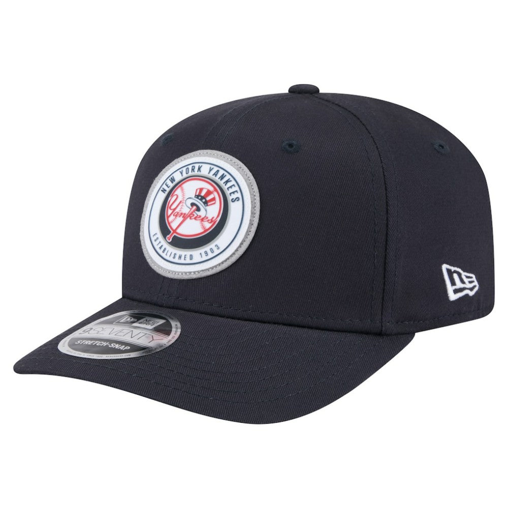 New York Yankees New Era Circle Patch 9SEVENTY Stretch-Snap Hat - MLB