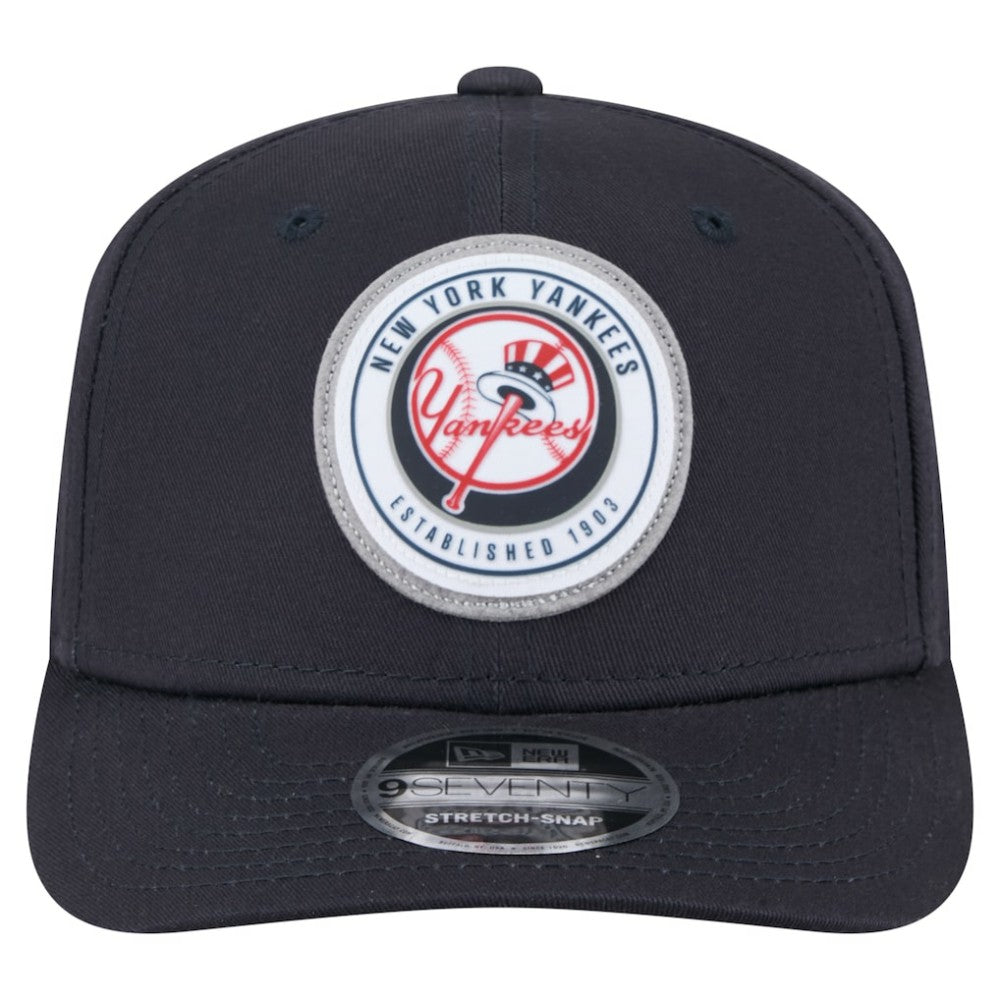 New York Yankees New Era Circle Patch 9SEVENTY Stretch-Snap Hat - MLB