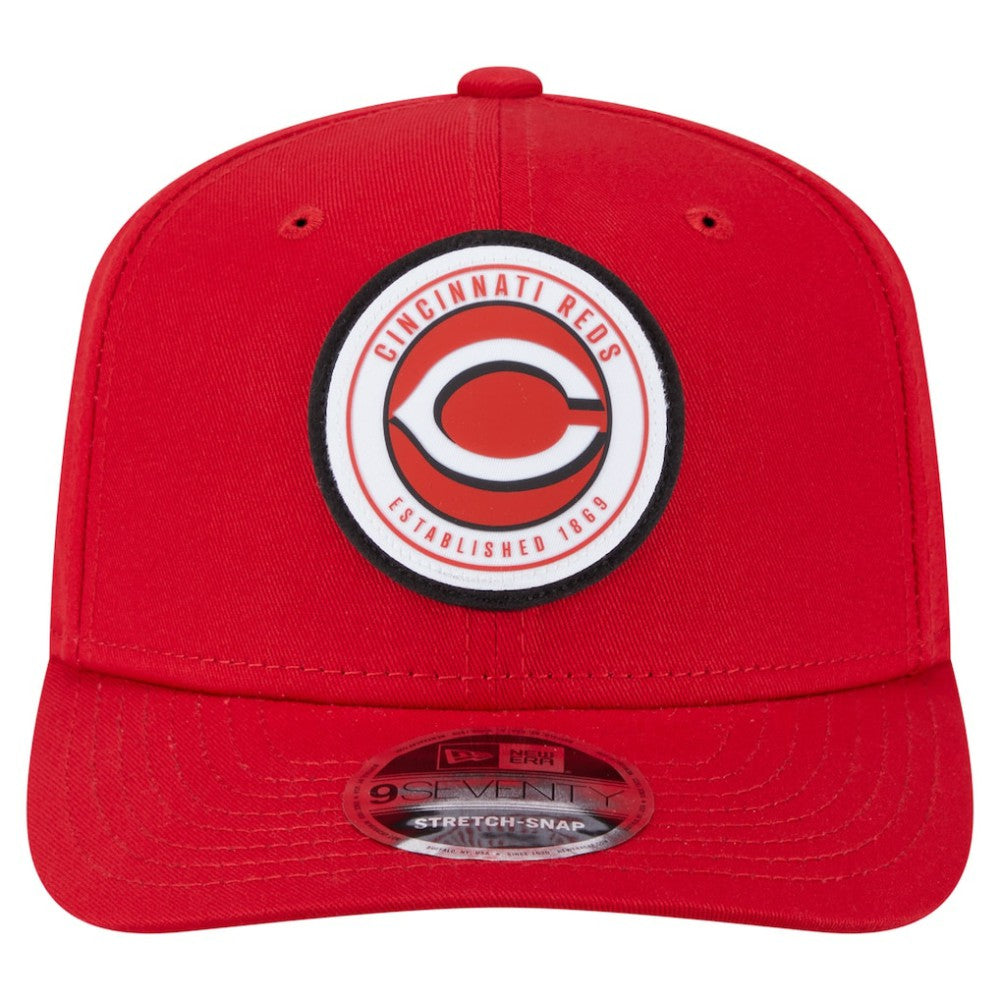 Cincinnati Reds New Era Circle Patch 9SEVENTY Stretch-Snap Hat - MLB