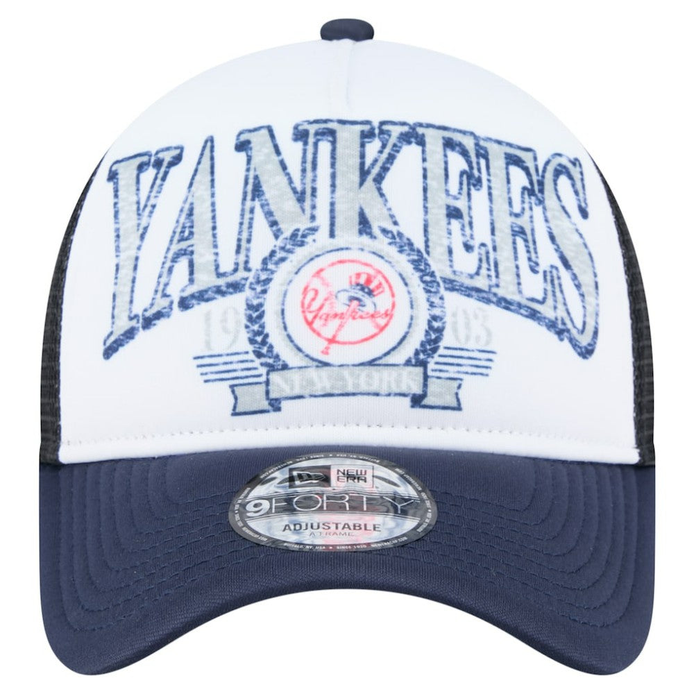 New York Yankees New Era Distressed 9FORTY A-Frame Adjustable Trucker Hat - MLB