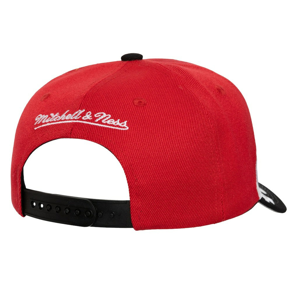 Chicago Bulls Underarch Two-Tone Pro Crown Snapback Hat Red/Black - NBA