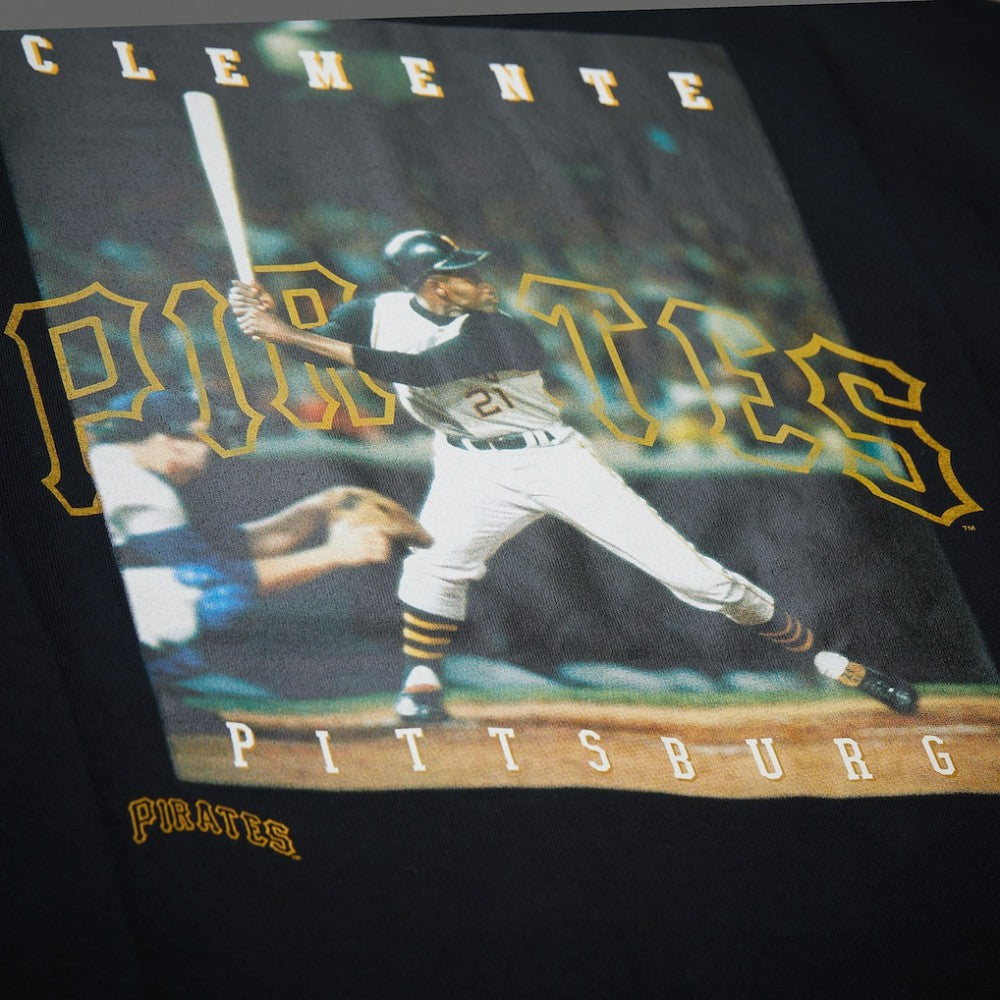 Roberto Clemente Pittsburgh Pirates Mitchell & Ness Legends Collection Vintage Logo T-Shirt - MLB