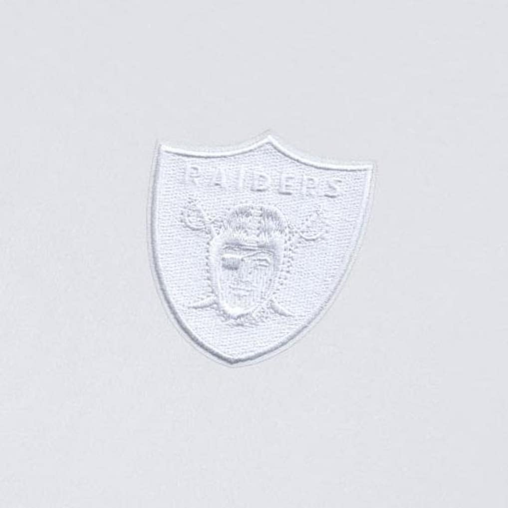 Las Vegas Raiders Antigua Intent Quarter-Zip Top White | NFL