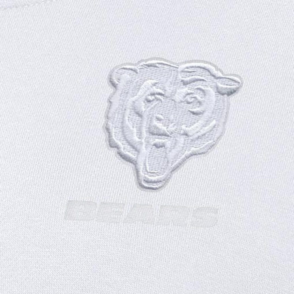Chicago Bears Antigua Women's Victory Crew Pullover Sweatshirt White | NFL