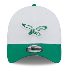 Philadelphia Eagles New Era 2025 NFL Training Camp Throwback Logo 39THIRTY Flex Hat White/Kelly Green | NFL