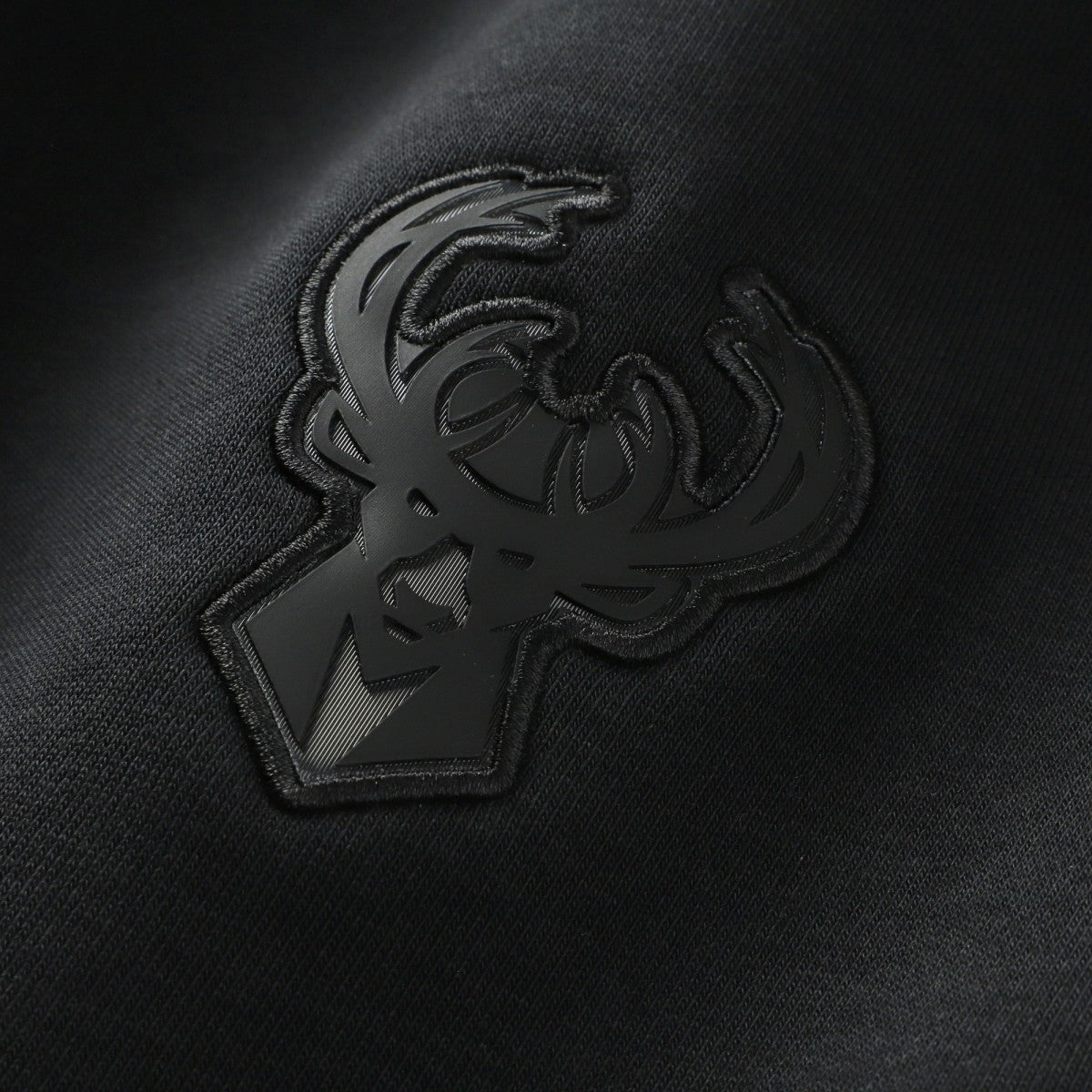 Milwaukee Bucks Authentic Standard Issue Travel Dri-FIT Sweatshirt Black - NBA