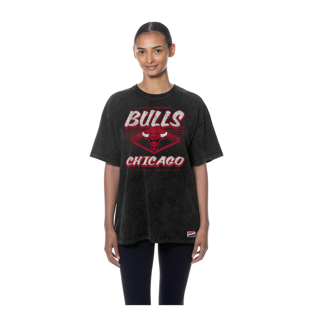 Chicago Bulls Women's Throwback Mineral Wash Oversized T-Shirt Black - NBA