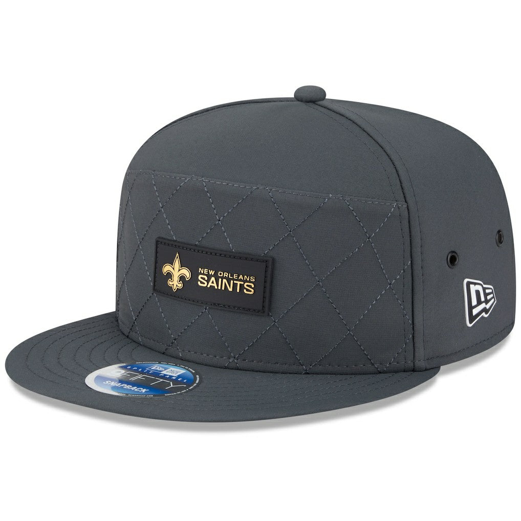 New Orleans Saints New Era 2025 Sideline Cold Weather Split Panel 9FIFTY Snapback Hat Charcoal | NFL
