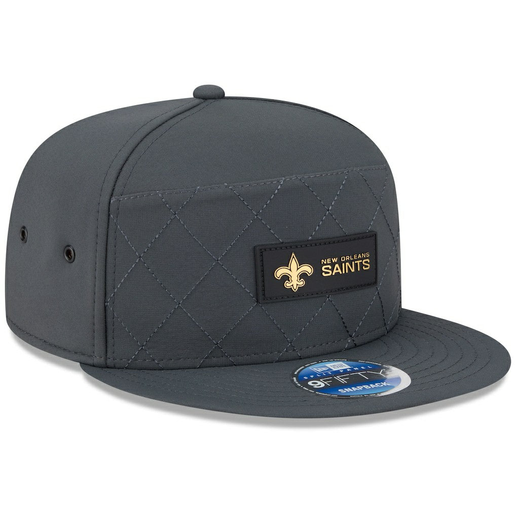 New Orleans Saints New Era 2025 Sideline Cold Weather Split Panel 9FIFTY Snapback Hat Charcoal | NFL