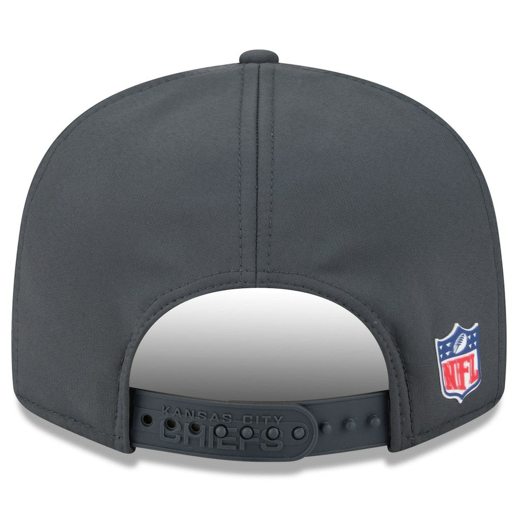 Kansas City Chiefs New Era 2025 Sideline Cold Weather Split Panel 9FIFTY Snapback Hat Charcoal | NFL