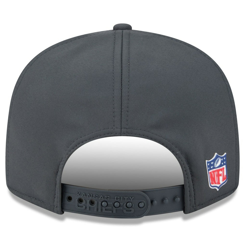 Kansas City Chiefs New Era 2025 Sideline Cold Weather Split Panel 9FIFTY Snapback Hat Charcoal | NFL
