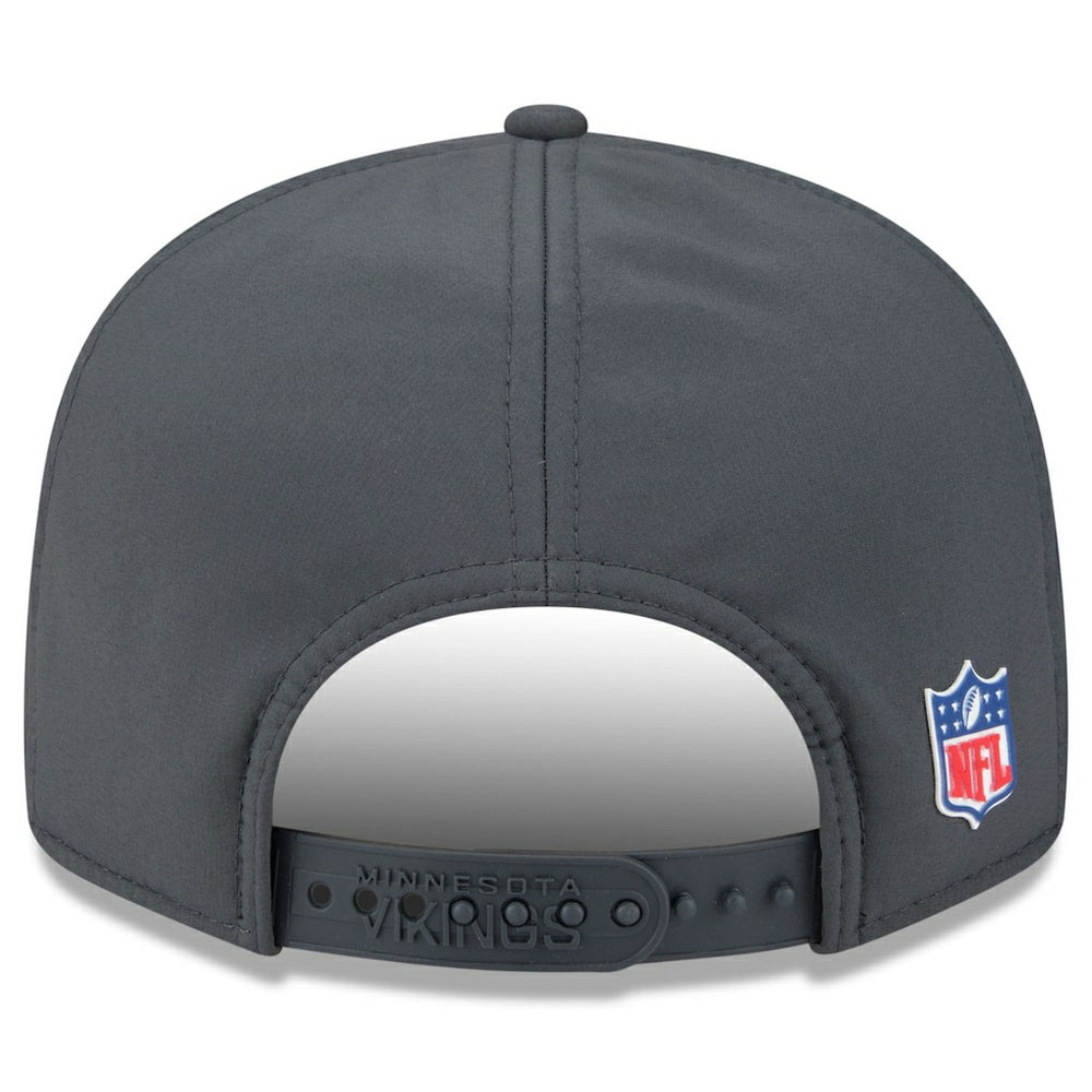 Minnesota Vikings New Era 2025 Sideline Cold Weather Split Panel 9FIFTY Snapback Hat Charcoal | NFL
