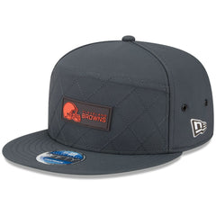 Cleveland Browns New Era 2025 Sideline Cold Weather Split Panel 9FIFTY Snapback Hat Charcoal | NFL