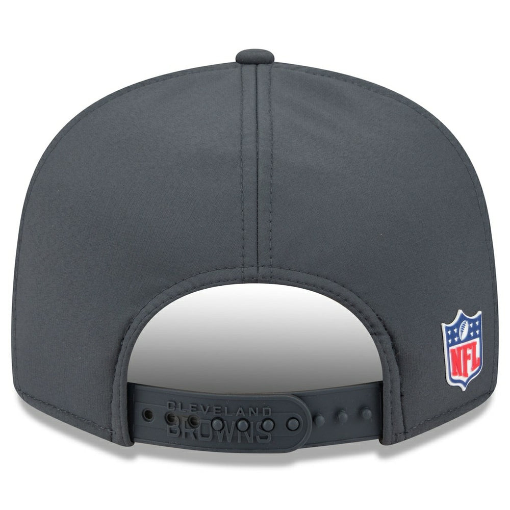 Cleveland Browns New Era 2025 Sideline Cold Weather Split Panel 9FIFTY Snapback Hat Charcoal | NFL