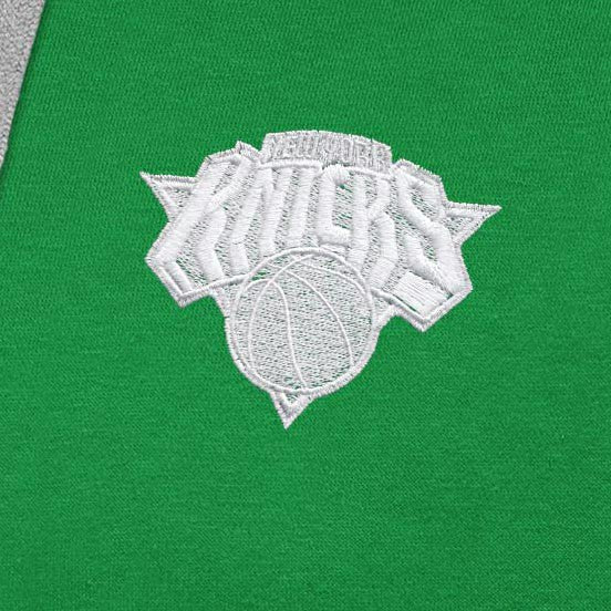 New York Knicks Antigua St. Patrick's Day Victory Raglan Pullover Hoodie Kelly Green - NBA