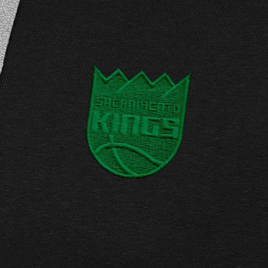 Sacramento Kings Antigua St. Patrick's Day Victory Raglan Pullover Hoodie Black - NBA
