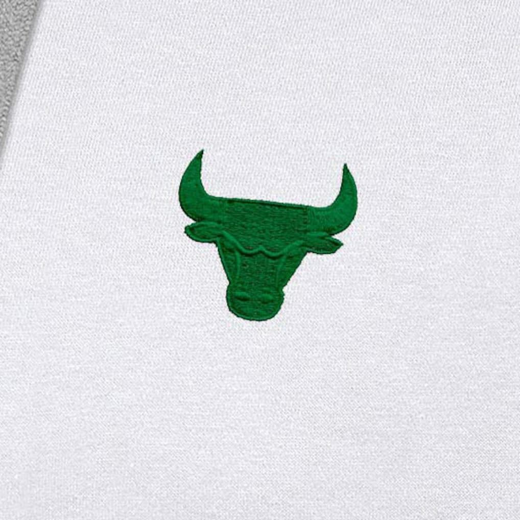 Chicago Bulls Antigua St. Patrick's Day Victory Raglan Pullover Hoodie White - NBA