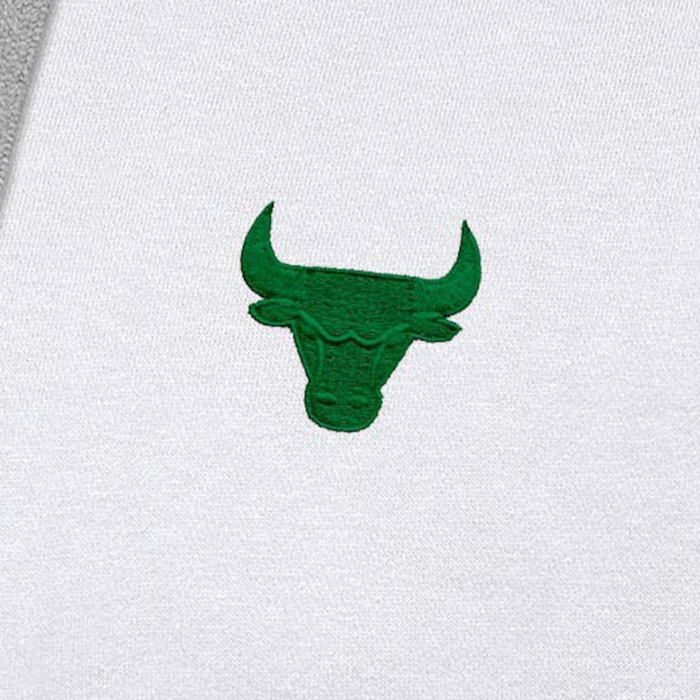 Chicago Bulls Antigua St. Patrick's Day Victory Raglan Pullover Hoodie White - NBA